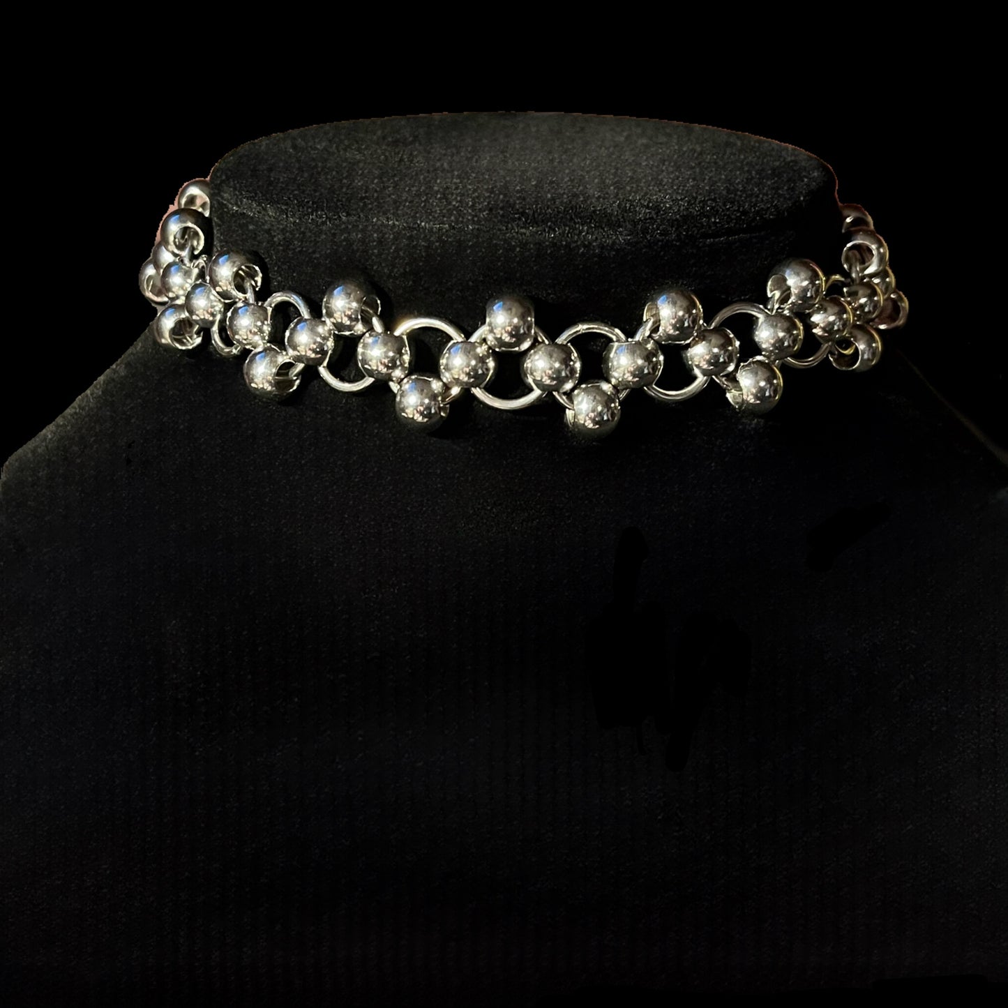 D.N.R Choker